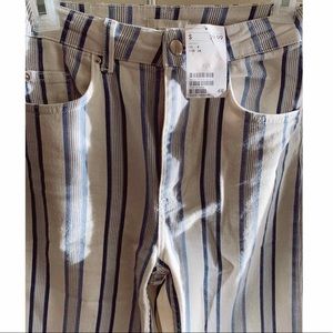 H&M | Stripped Jeans High Ankle